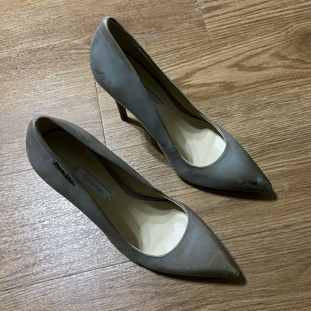 Calvin Klein Ramsay Distressed Grey Pumps